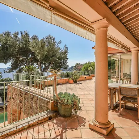 Les Pins 르 라방두